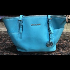 Michael kors jet set tote light blue